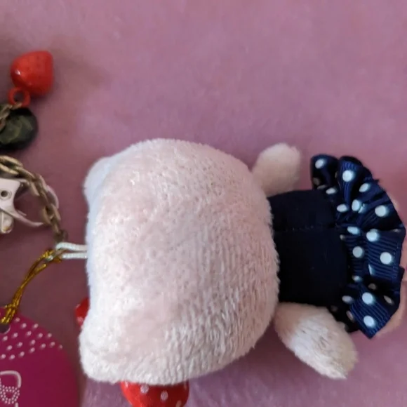 hello kitty 2011 keychain - Picture 4 of 4